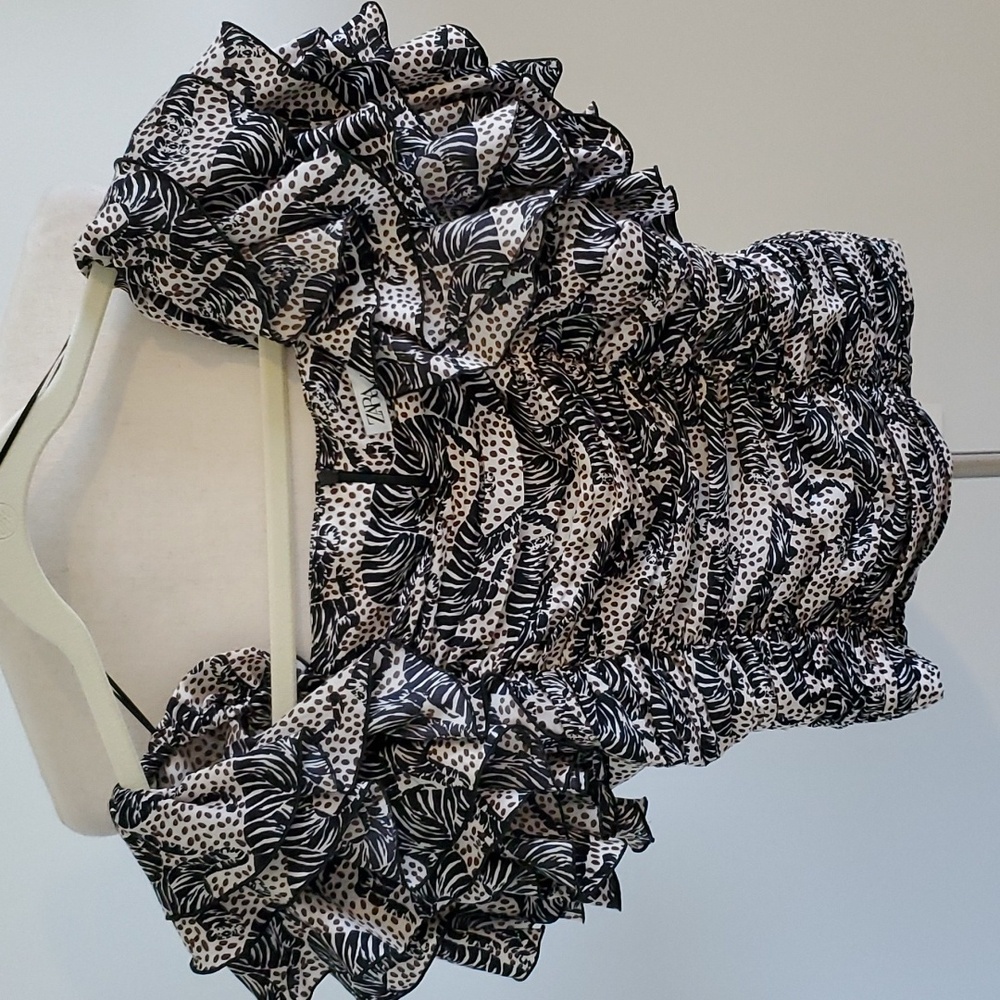 Zara women’s tiger print crop top with ruffled sleeves and bodice  size XS EUC